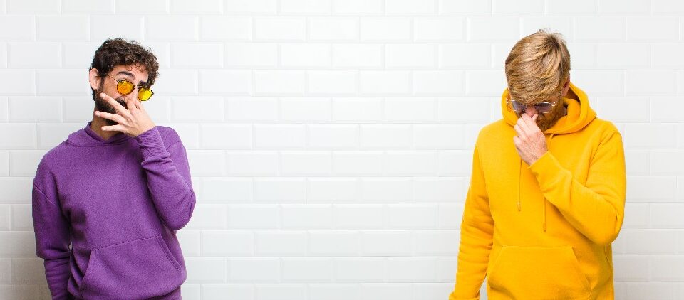 in Gesellschaft furzen